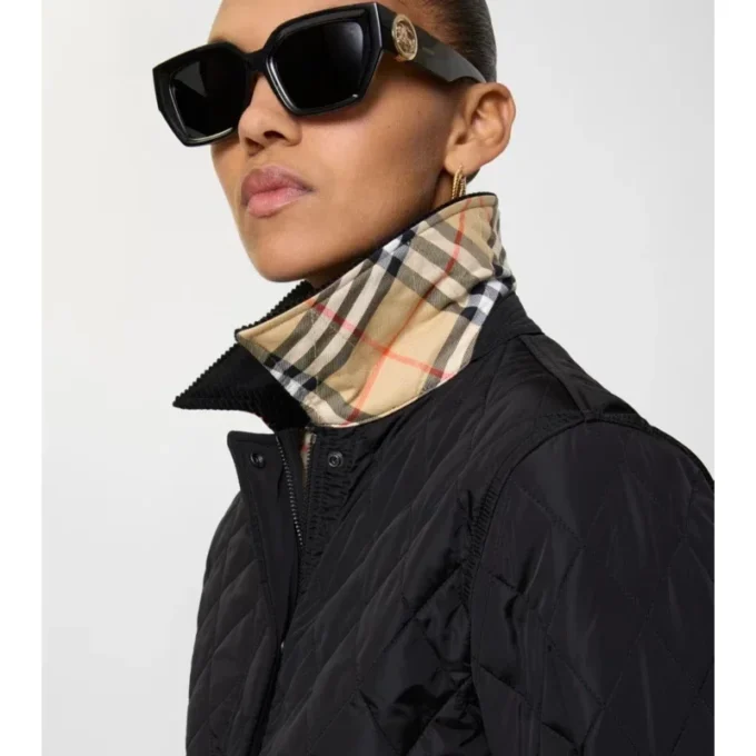 Chaqueta corta de nailon acolchada