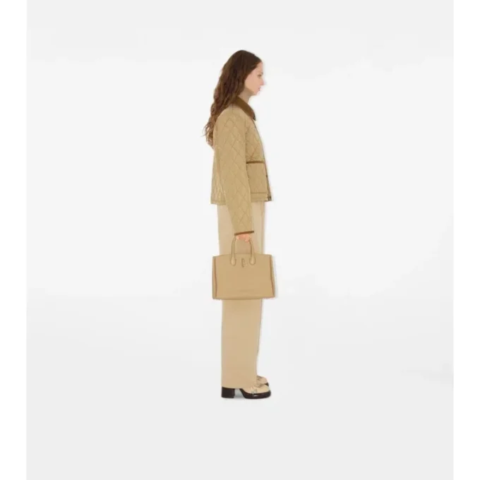 Chaqueta corta de nailon acolchada Chaqueta corta de nailon acolchada