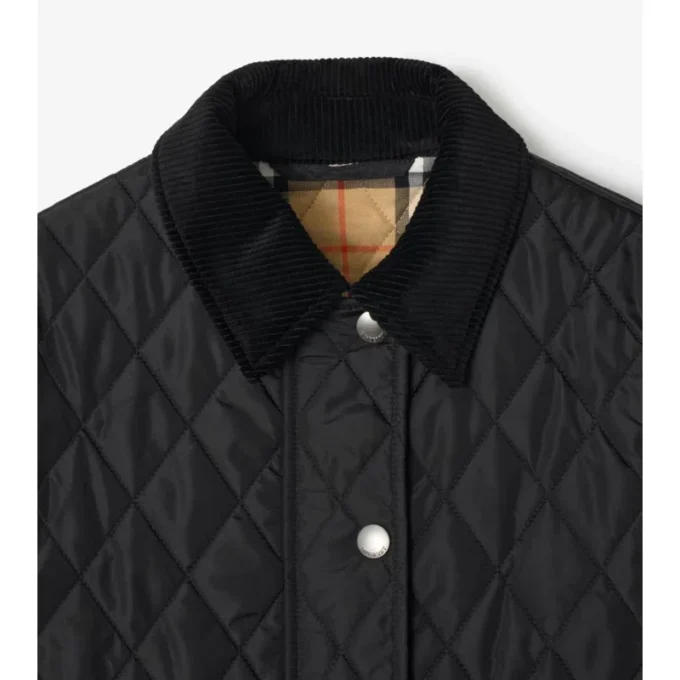 Chaqueta corta de nailon acolchada