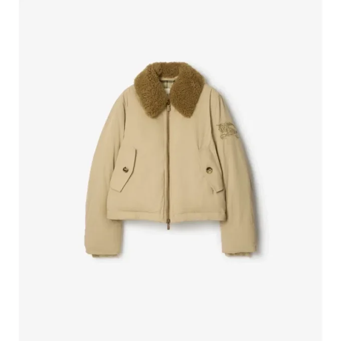 Chaqueta de gabardine con cuello de piel de oveja Chaqueta de gabardine con cuello de piel de oveja