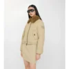 Chaqueta de gabardine con cuello de piel de oveja Chaqueta de gabardine con cuello de piel de oveja