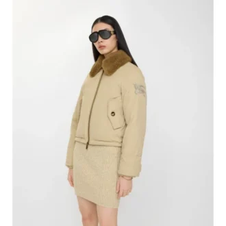 Chaqueta de gabardine con cuello de piel de oveja Chaqueta de gabardine con cuello de piel de oveja