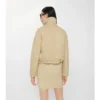 Chaqueta de gabardine con cuello de piel de oveja Chaqueta de gabardine con cuello de piel de oveja