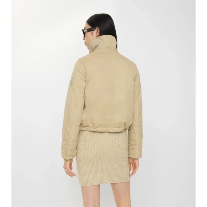 Chaqueta de gabardine con cuello de piel de oveja Chaqueta de gabardine con cuello de piel de oveja