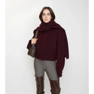 Chaqueta de lana con pañuelo desmontable Chaqueta de lana con pañuelo desmontable