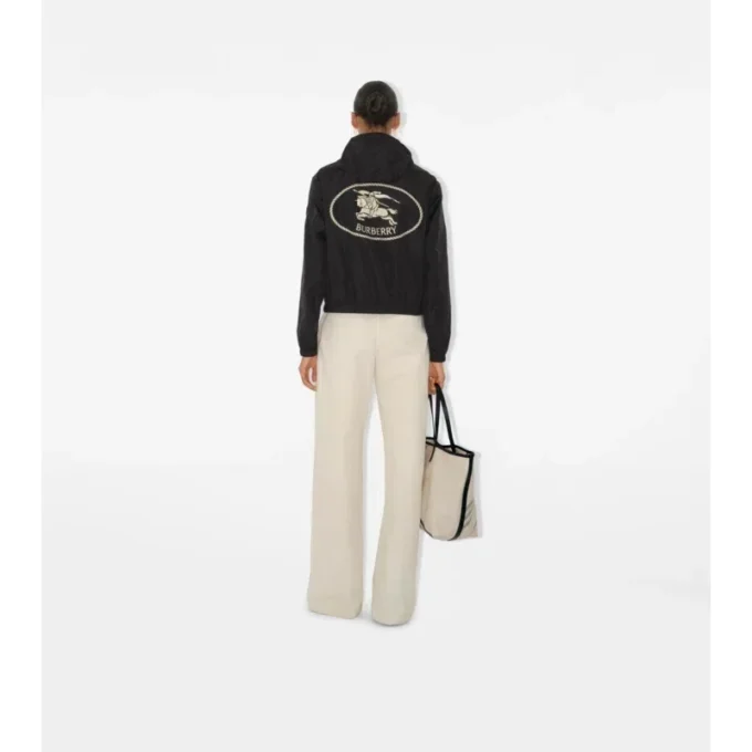 Chaqueta de nailon con sello del caballero