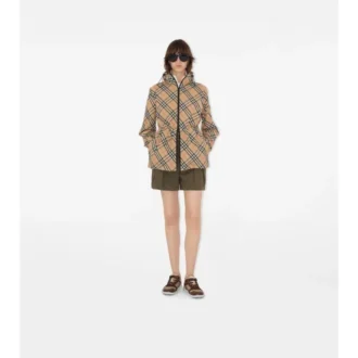 Chaqueta ligera con estampado de cuadros