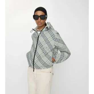 Chaqueta reversible corta con estampado de cuadros