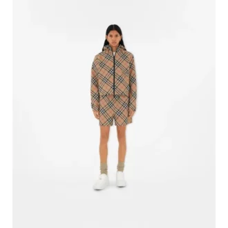 Chaqueta reversible corta con capucha y estampado de cuadros