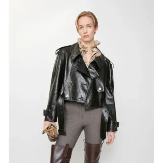 Chaqueta trench corta de cuero repujado