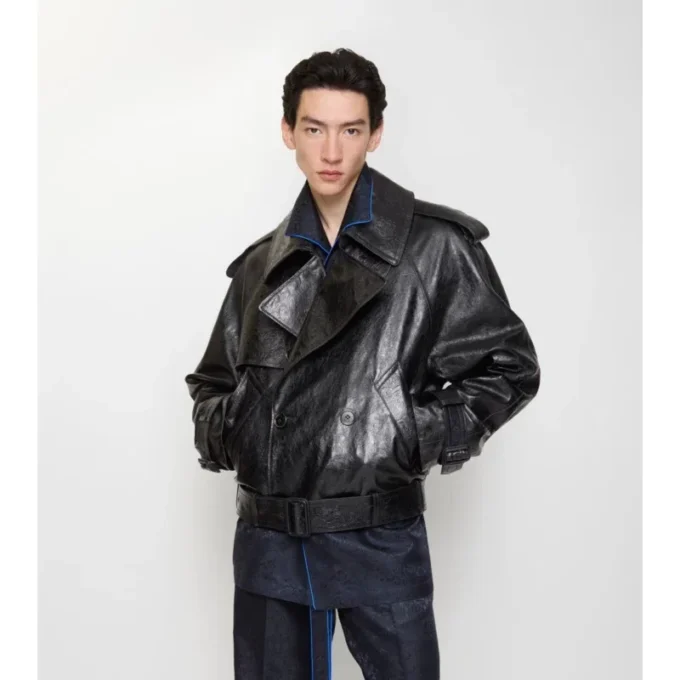 Chaqueta trench corta de piel repujada Chaqueta trench corta de piel repujada