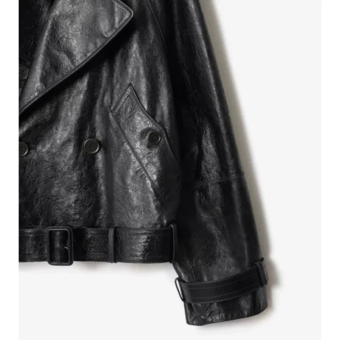 Chaqueta trench corta de piel repujada Chaqueta trench corta de piel repujada