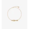 Collar con cadena y logotipo