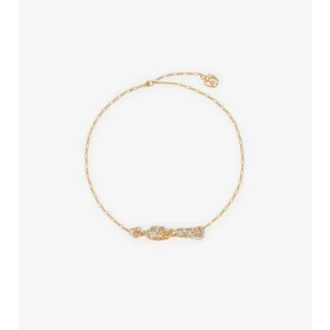 Collar con cadena y logotipo