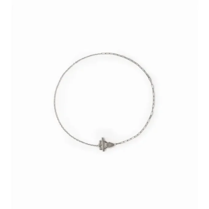 Collar con escudo