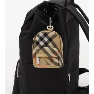 Dije para mochila con estampado de cuadros