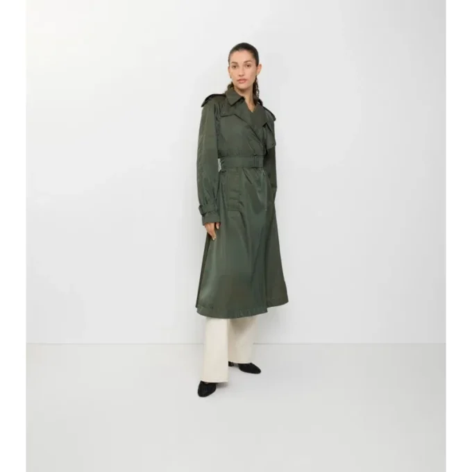 Gabardina larga de nylon con capucha