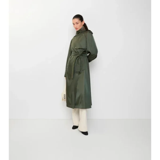 Gabardina larga de nylon con capucha