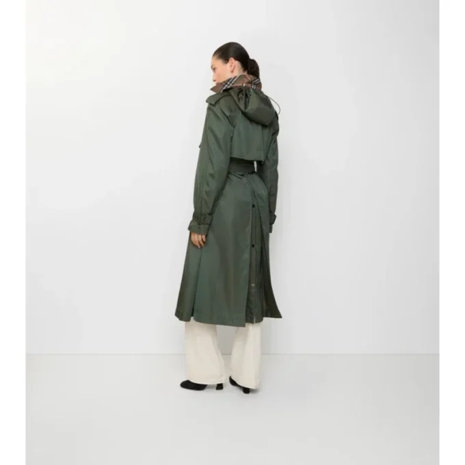 Gabardina larga de nylon con capucha
