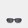 Gafas de sol con montura rectangular y detalle del logotipo