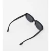 Gafas de sol con montura rectangular y detalle del logotipo