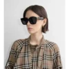 Gafas de sol cuadradas con incrustaciones de cuadros