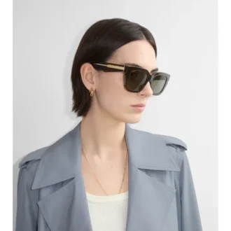 Gafas de sol cuadradas con incrustaciones de cuadros