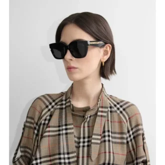 Gafas de sol cuadradas con incrustaciones de cuadros