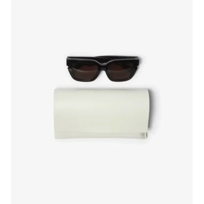 Gafas de sol cuadradas con incrustaciones de cuadros