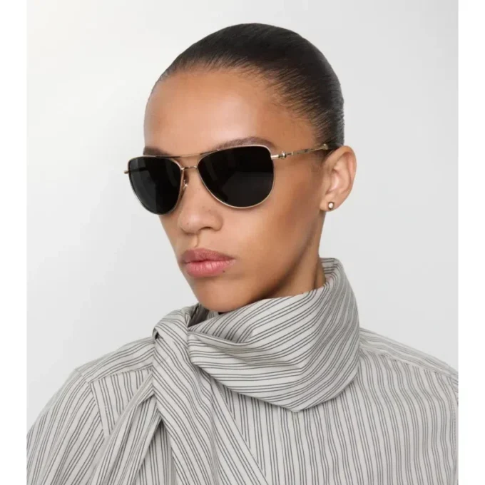 Gafas de sol cuadradas con logotipo metálico