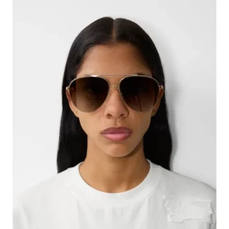 Gafas de sol de aviador con detalle de cuadros