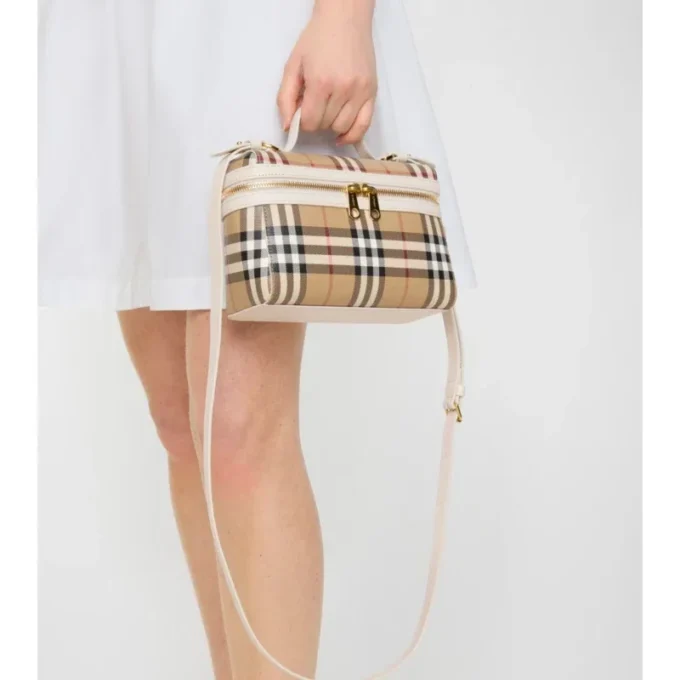 Neceser con estampado de cuadros Neceser con estampado de cuadros