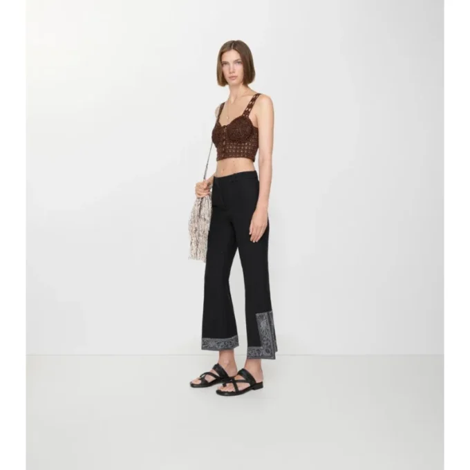 Pantalones acampanados cortos de lana y seda bordados Pantalones acampanados cortos de lana y seda bordados