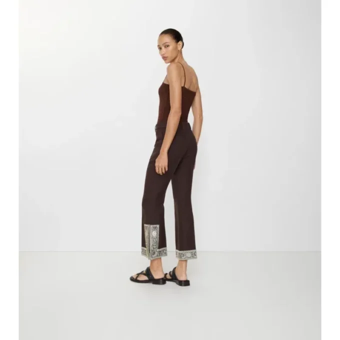 Pantalones acampanados cortos de lana y seda bordados Pantalones acampanados cortos de lana y seda bordados