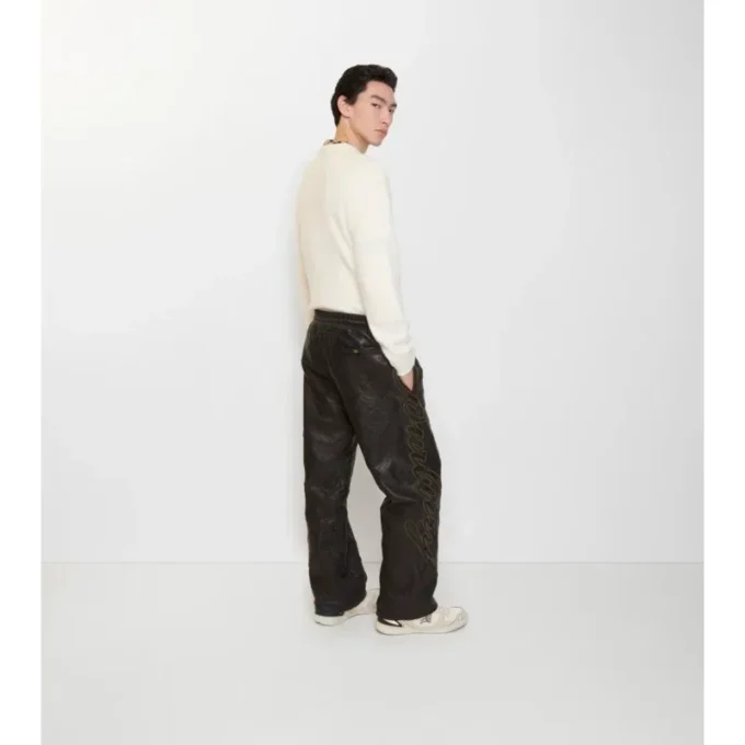 Pantalones de cuero con logotipo en cursiva Pantalones de cuero con logotipo en cursiva
