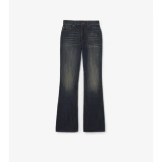 Pantalones de mezclilla de talle alto y corte acampanado