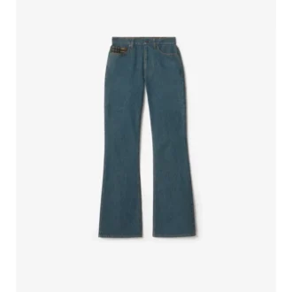 Pantalones de mezclilla de talle alto y corte acampanado Pantalones de mezclilla de talle alto y corte acampanado