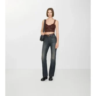 Pantalones de mezclilla de talle alto y corte acampanado
