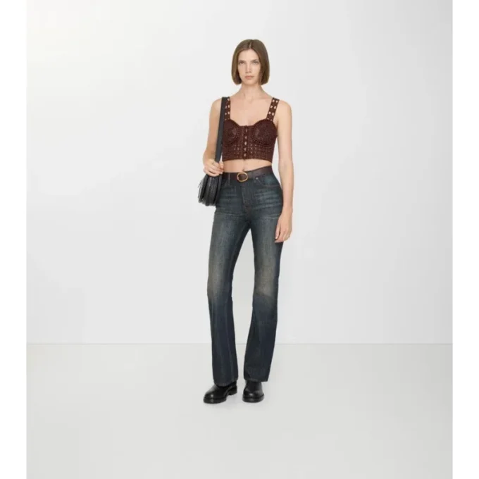 Pantalones de mezclilla de talle alto y corte acampanado Pantalones de mezclilla de talle alto y corte acampanado