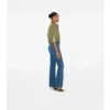 Pantalones de mezclilla de talle alto y corte acampanado Pantalones de mezclilla de talle alto y corte acampanado