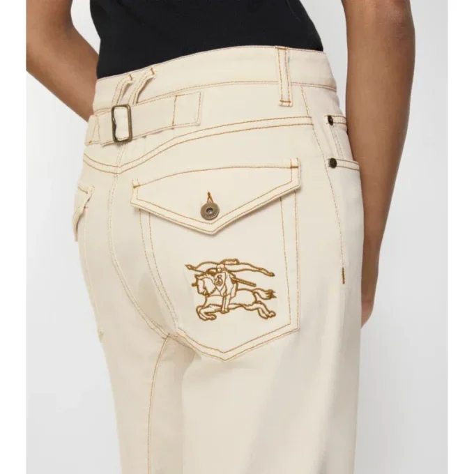 Pantalones de mezclilla de talle alto y corte acampanado Pantalones de mezclilla de talle alto y corte acampanado