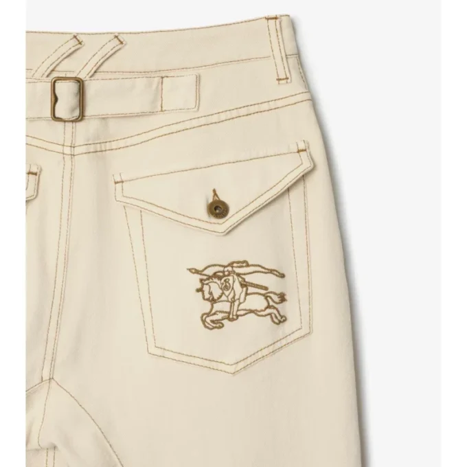 Pantalones de mezclilla de talle alto y corte acampanado Pantalones de mezclilla de talle alto y corte acampanado