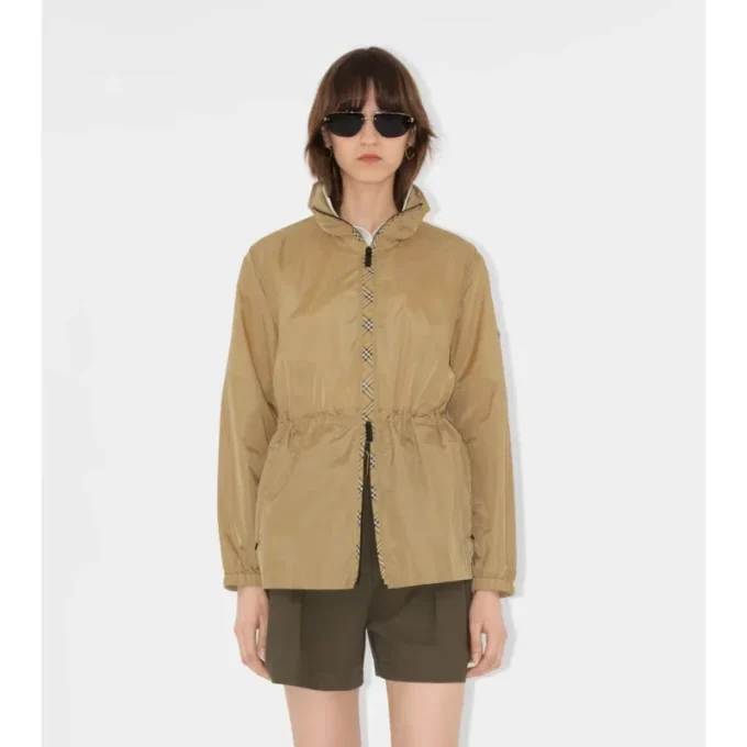 Parka corta de nailon con cinta a cuadros