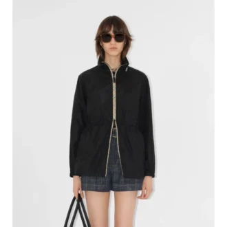 Parka corta de nailon con cinta a cuadros