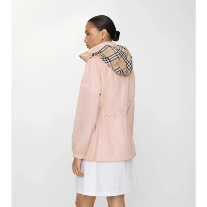 Parka corta de nailon con cinta a cuadros Parka corta de nailon con cinta a cuadros