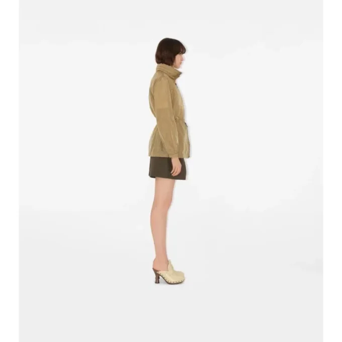 Parka corta de nailon con cinta a cuadros