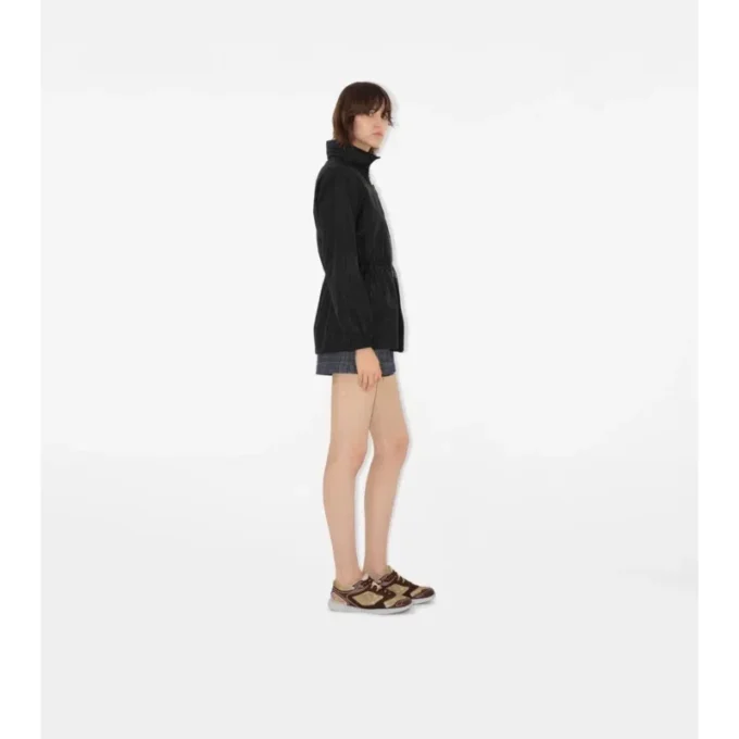 Parka corta de nailon con cinta a cuadros