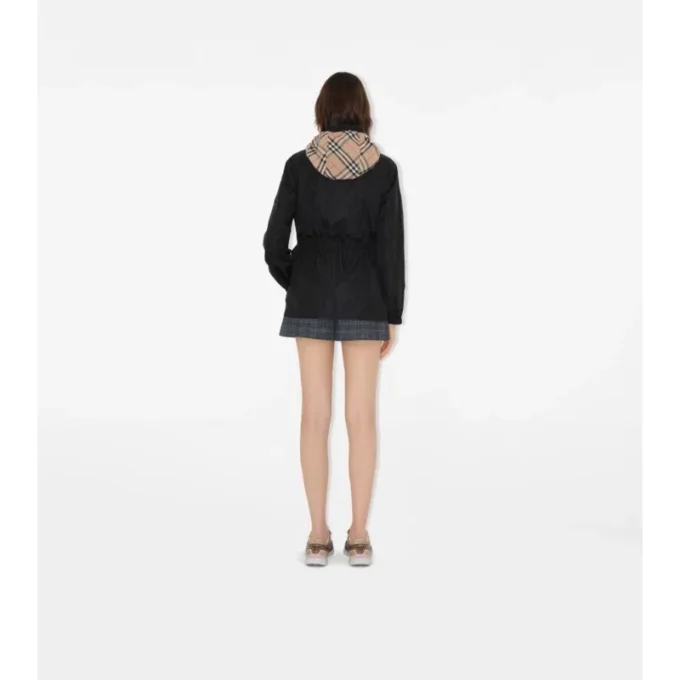 Parka corta de nailon con cinta a cuadros
