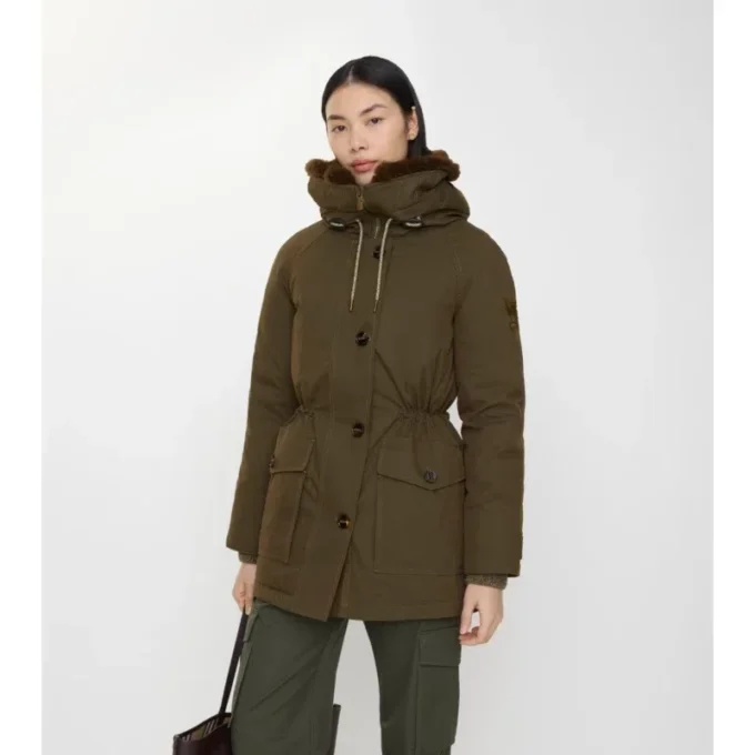 Parka de Gabardine con ribete de piel de oveja Parka de Gabardine con ribete de piel de oveja