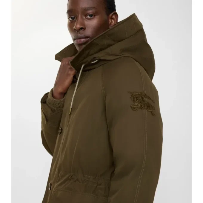Parka de Gabardine con ribete de piel de oveja Parka de Gabardine con ribete de piel de oveja